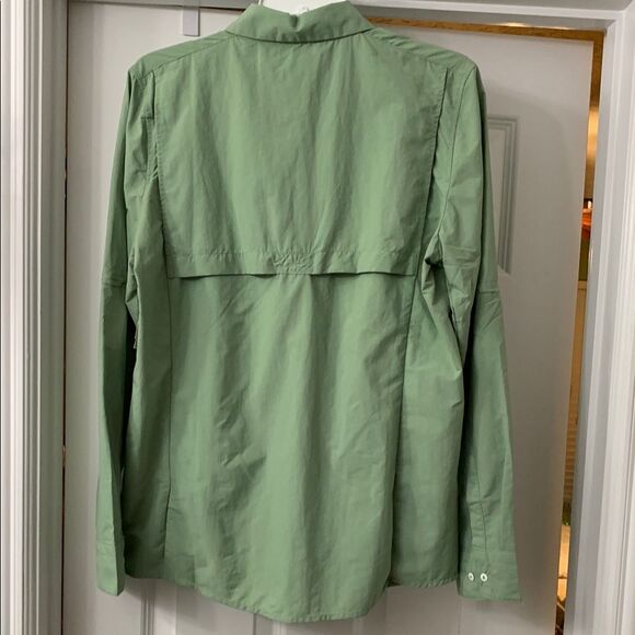 Amazon Essentials Green Lightweight Button up Shirt - Picture 2 of 8